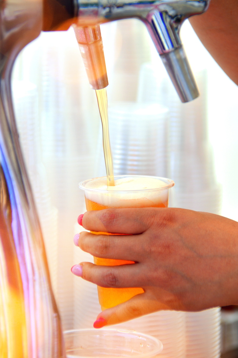 close-up, indoors, 5K, temptation, food and drink, team, nightclub, one person, human body part, beer, pub, bar, refreshment, drink, mug, holding, coffee shop