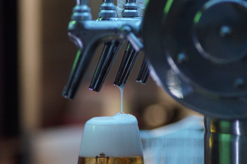 bottle, beer, glass, food and drink, metal, 5K, drink, pub, selective focus, focus on foreground, close-up, tap, indoors, no people, bar, steel, preparation