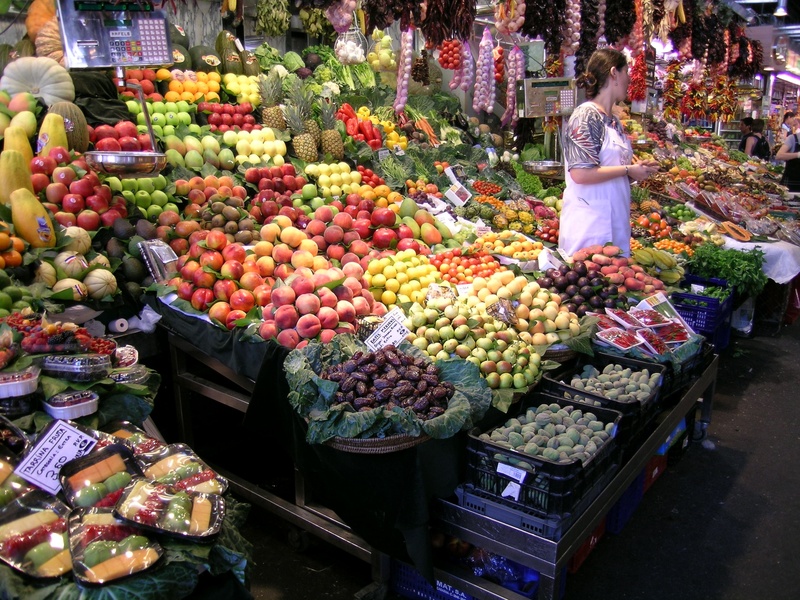 real people, vegetable, healthy eating, for sale, food and drink, large group of objects, freshness, food, street market, variation, retail display, barcelona