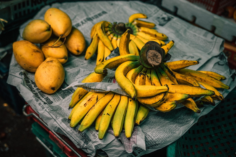 close-up, still life, vegetable, indoors, Dong, agriculture, pumpkin, day, Ba, leaves, market stall, newspaper, Market, food, banana, high angle view, freshness