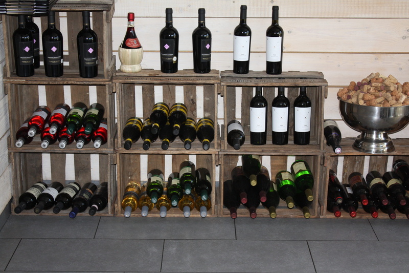 drink, dusty, rack, variation, bottle rack, wine bottles, large group of objects, no people, gastronomy, wine bottle, wine bottle range, decoration, abundance