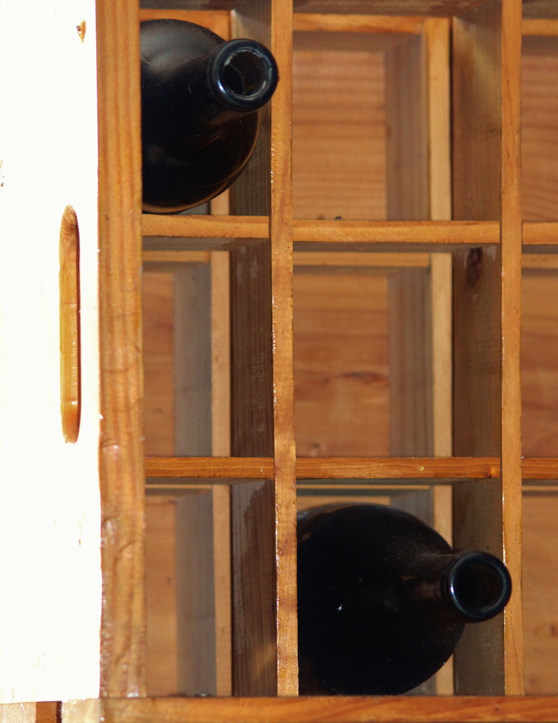 wine rack, 4K, one animal, day, bottles, indoors, window, wood - material, storage, glass bottle, domestic, safety, wooden box, door, protection, animal