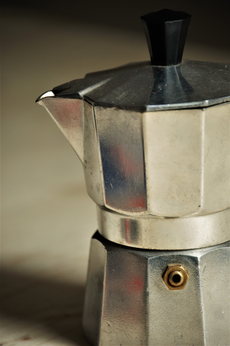 object, kiel, still life, 4K, container, household equipment, metal, coffee, focus on foreground, espresso maker, stove, studio shot, single object, refreshment