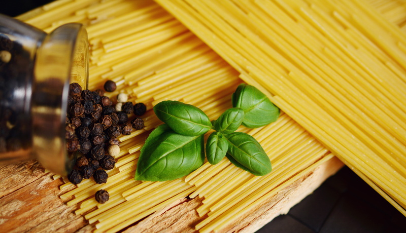 peppercorns, healthy eating, green, uncooked, no people, pepper, plant part, wood - material, spaghetti, ingredient, wellbeing, top, 5K, food and drink