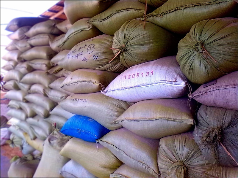 rice sacks, still life, uncooked, storage, raw, sack, freshness, no people, backgrounds, retail display, close-up, 1080P, healthy eating, full frame, market