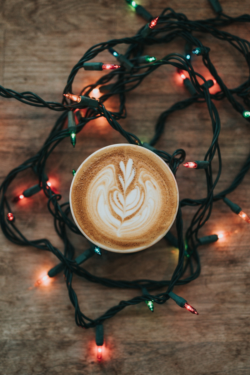surface, crockery, creativity, frothy drink, stranger thing, string, wooden, coffee - drink, cappuccino, coffee roaster, 5K, turned, drink, latte, no people