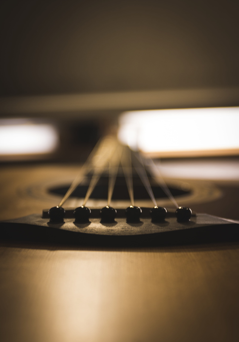chord, selective focus, table, strings, bokeh, skill, wood - material, guitar, no people, close-up, still life, string, music, musical equipment, arts culture and entertainment