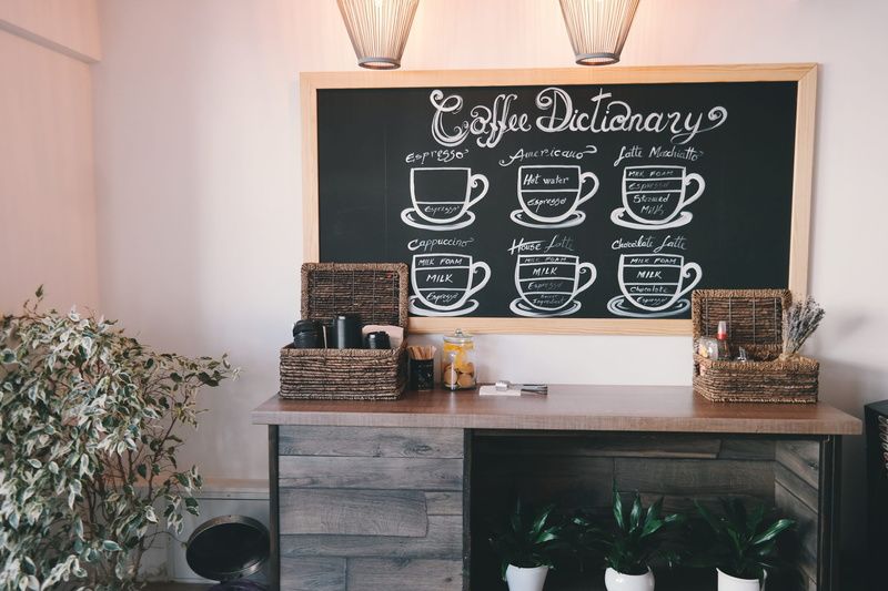 no people, board, decor, potted plant, wall - building feature, plant, interior, communication, 5K, interior design, wood - material, basket, indoors