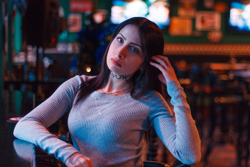 1080P, depth of field, portrait, women, tattoo, bar