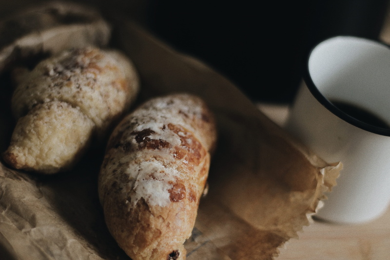 wood, pastries, ready-to-eat, white, coffeehouse, homemade, close-up, mug, baked, coffee, breads, cup, food, table, high angle view, meal, selective focus