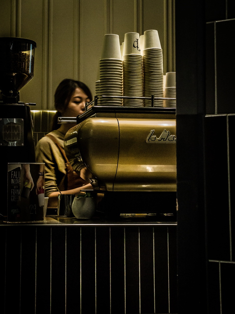 young women, one person, espresso, cafe, store, adult, communication, indoors, 2K, business, technology, illuminated, shop, occupation, casual clothing