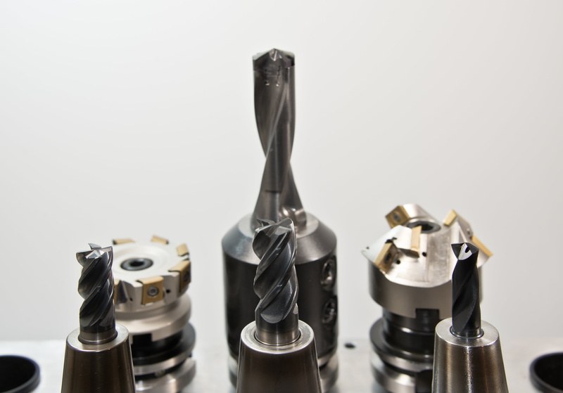 cnc machine, drill, variation, alloy, metalworking, silver colored, studio shot, indoors, still life, group of objects, toy, drilling head, mechanics, zerspahnung