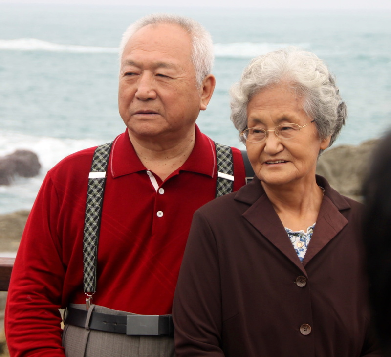 retirement, sea, portrait, woman, senior women, togetherness, old, brown, mature adult, red, males, lifestyles, front view, mature men, front, taiwan, adult