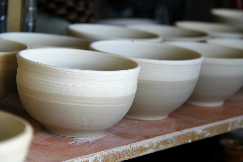 workshop, earthenware, bowl, business, lot, indoors, focus on foreground, art, ceramic, making, 2K, bowls, porcelain, creativity, ceramics, working, skill