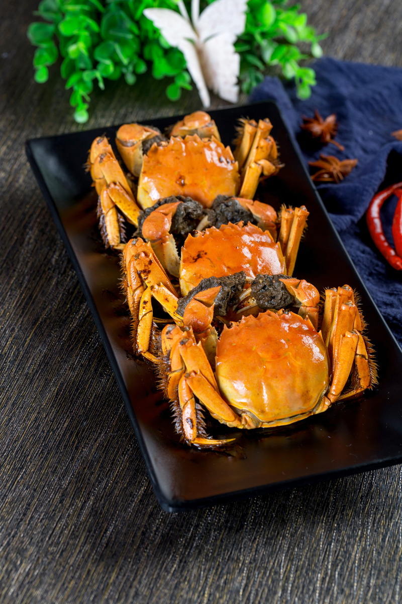 japanese food, food and drink, wood - material, indoors, high angle view, 5K, crustacean, savory sauce, freshness, ready-to-eat, crab, temptation, asian food