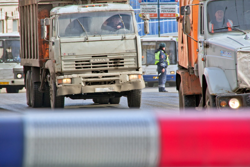 street, uniform, inspection, blinker, inspector, mode of transportation, clothing, driver, road, occupation, truck, land vehicle, 2K, gibdd, cop, semi-truck