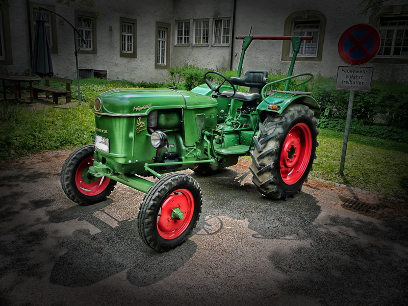 stationary, deutz, countryside, tractor, wheel, mode of transportation, architecture, land vehicle, machinery, d-25, street, 2K, vignette, car, building exterior
