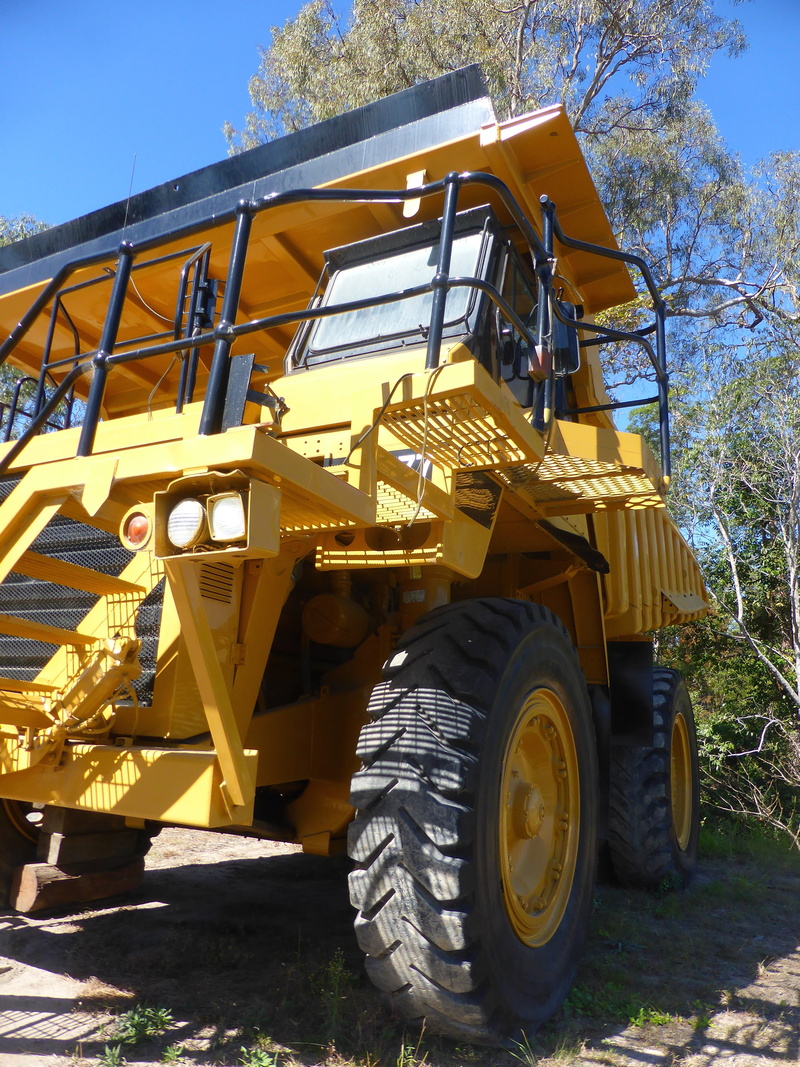 tree, truck, nature, lorry, construction machinery, large, land vehicle, land, industry, construction, transport, trucking, outdoors, machinery, 4K, no people
