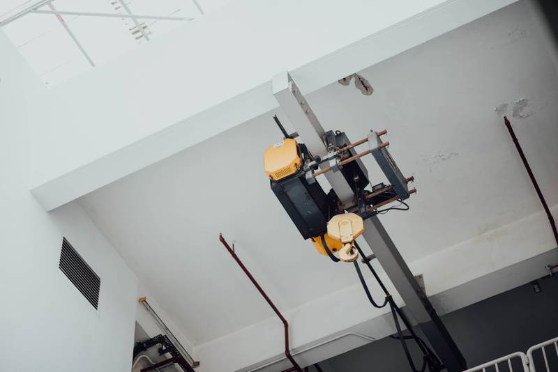 modern art, 5K, lighting equipment, light, indoors, ceiling, building, looking up, hook, security camera, urban, security, low angle view, railing, city