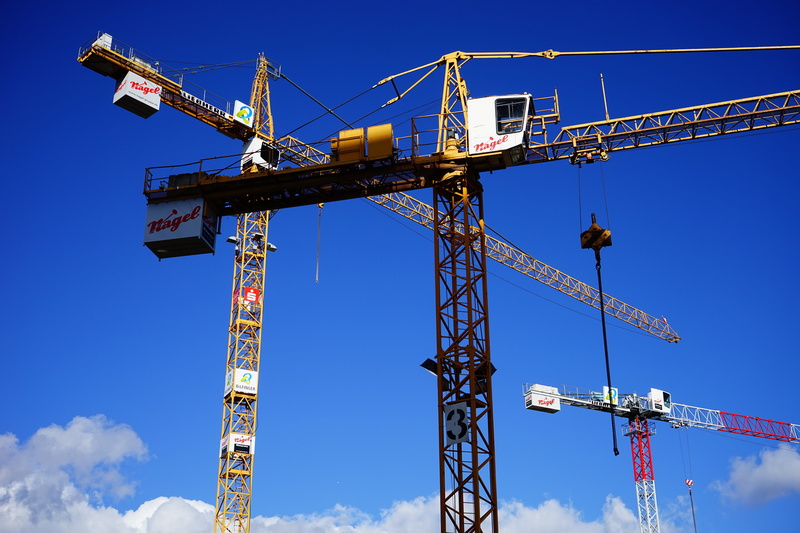 engineering, industry, 5K, boom, cloud - sky, equipment, construction Site, picking Up, business, no people, cranes, construction Industry, building - Activity