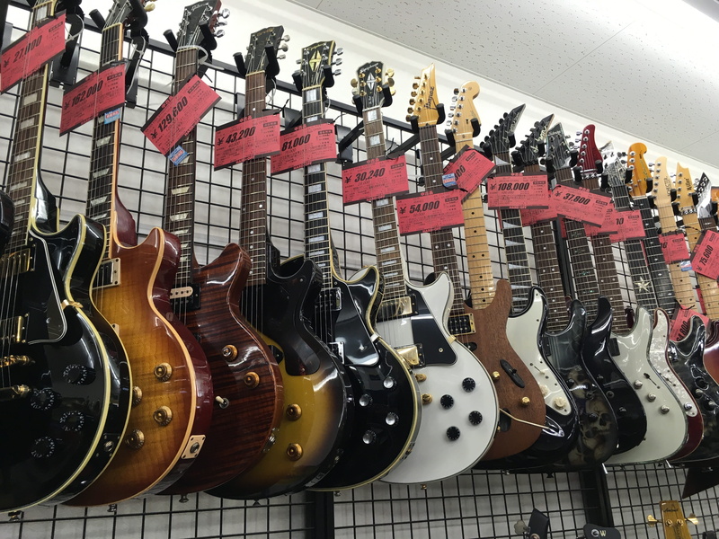 in a row, day, Discount, string, choice, Guitar, sale, arrangement, Shop, musical instrument string, still life, music, indoors, electric guitar, no people