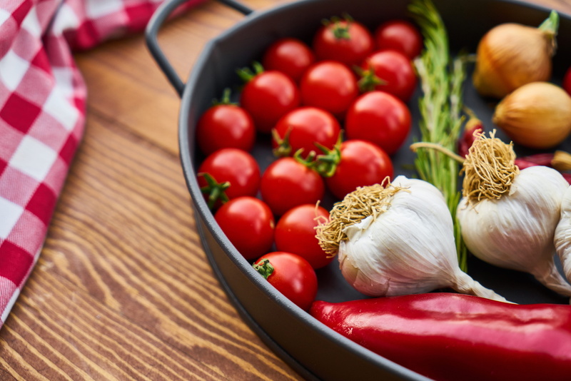 table, cooking, delicious, macro, ingredient, eat, tomatoes, still life, healthy, eating, fryer, vegetable, pan, wellbeing, lunch, 5K, wood - material