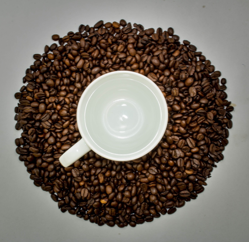 2K, crockery, food, round, world go round, white background, brown, large group of objects, roasted, mocha, roasted coffee bean, no people, still life
