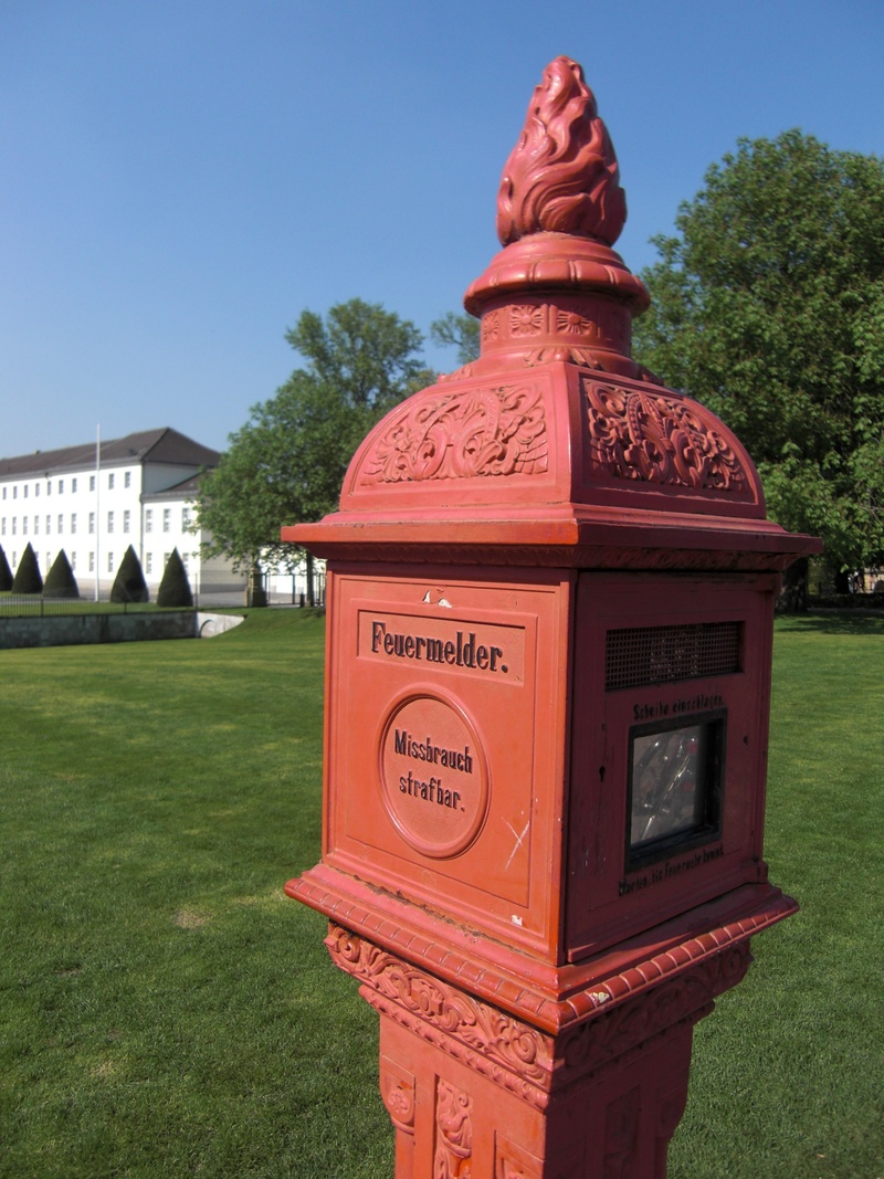 1080P, plant, western script, nature, day, red, no people, berlin, tree, field, mail, sky, federal president, green color, architecture, land, communication
