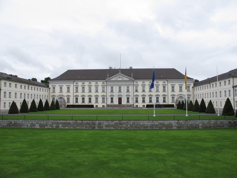 cloud - sky, the past, building, nature, green color, travel destinations, water, mansion, castle bellevue, neo classical architectural style, castle, architecture