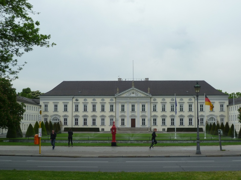 2K, day, bellevue, castle, presidents office, building exterior, no people, street, sky, house, history, building, grass, outdoors, nature, federal president