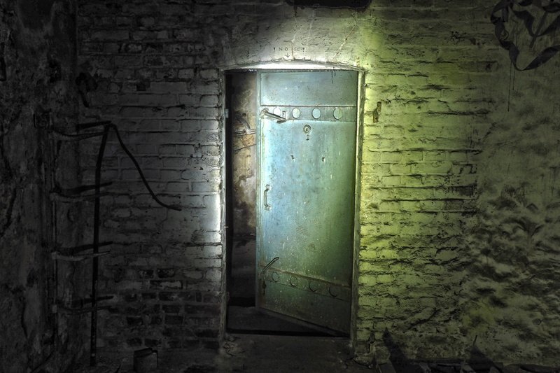 obsolete, damaged, no people, weathered, bunker, run-down, wall, brick, lighting equipment, building, pforphoto, mood, ailing, architecture, lost places