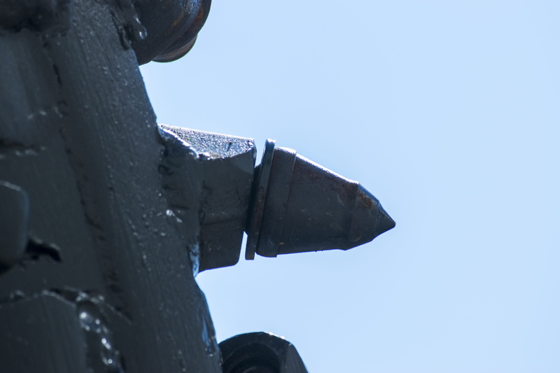 metal, icicle, snow, machine, blue, focus on foreground, low angle view, 5K, winter, ielix, frozen, religion, tire, sky, hydrant, ice, close-up, person