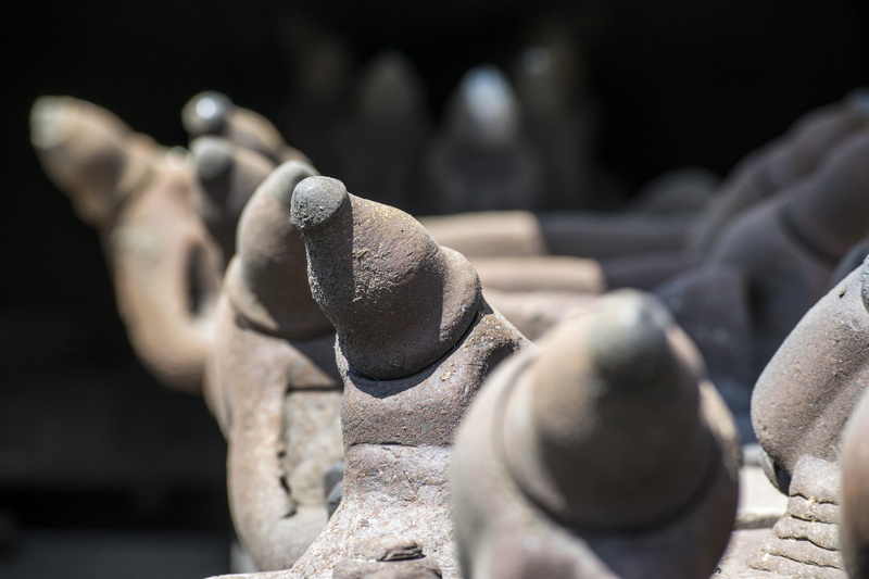 sleeve, chain, selective focus, ielix, creativity, military, trencher, human, person, sculpture, work, representation, old, male likeness, long sleeve