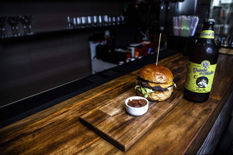 ready-to-eat, alcohol, são paulo, brown, pc, laptop, wood, lighting, bar counter, plate, computer, electronics, focus on foreground, fast food, beverage