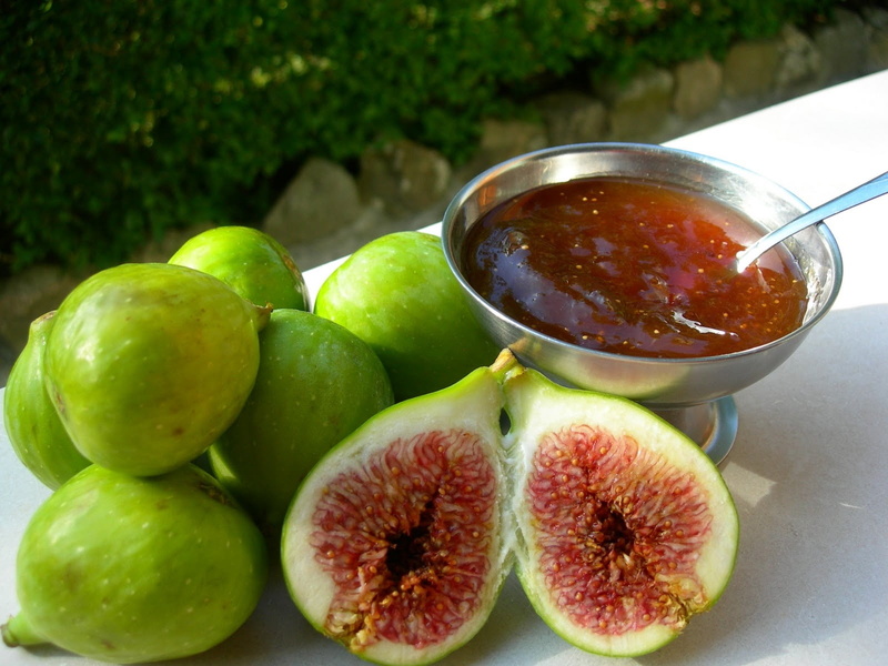no People, day, healthy Eating, refreshment, table, gourmet, cross section, jam, red, ripe, green Color, food, nature, dieting, slice, spoon, fig, round