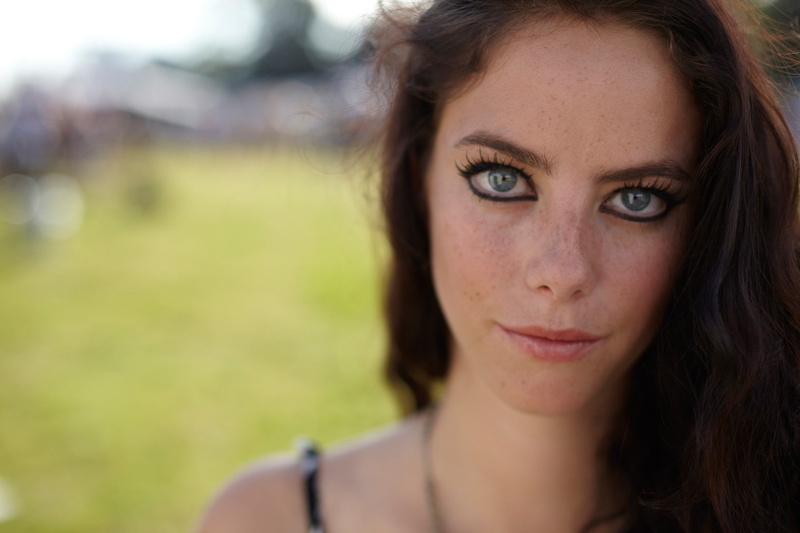 720P, Women Outdoors, Kaya Scodelario, Kohl Eyes, blue eyes, women, Freckles, brunette