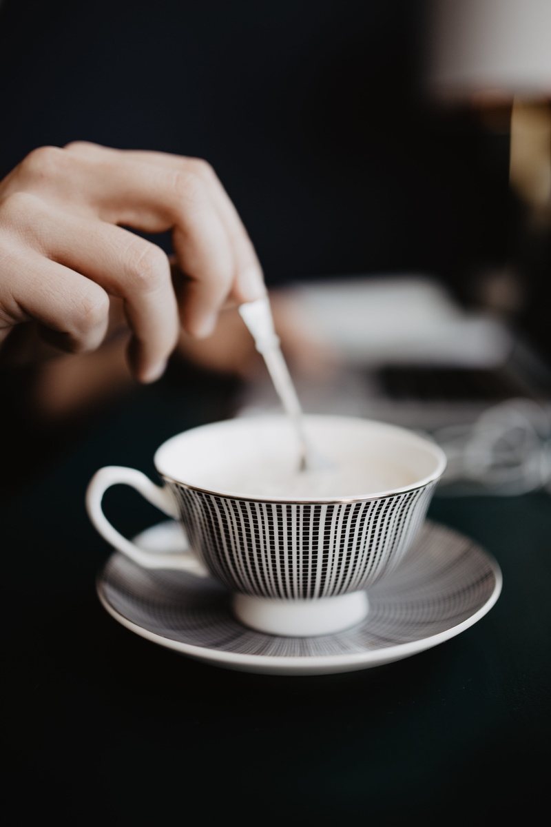cappucino, home office, saucer, laptop, refreshment, kitchen utensil, cup, coffee, 5K, cafe, food and drink, holding, human hand, tea cup, desk, cup of coffee
