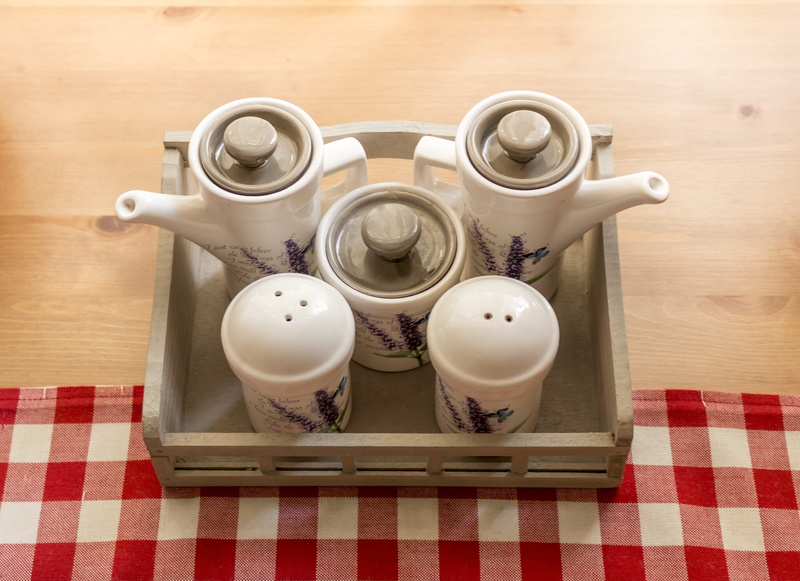 wood, wood - material, Decoration, cruet, kitchen utensil, teapot, indoors, red, food photo, day, still life, chopping board, light, food and drink, pattern