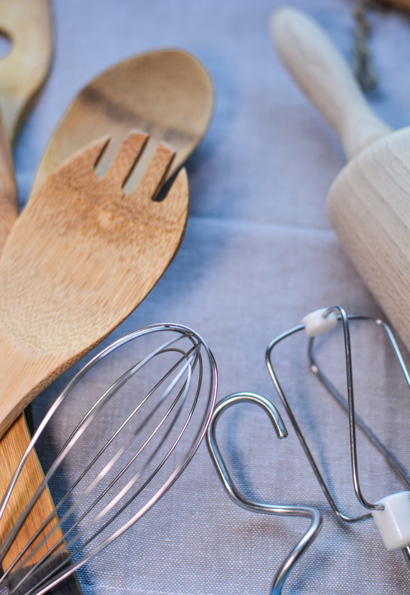 steel, 4K, still life, prepare, no people, kitchen utensil, kitchen, wire whisk, culinary, tool, household equipment, metal, high angle view, eating utensil