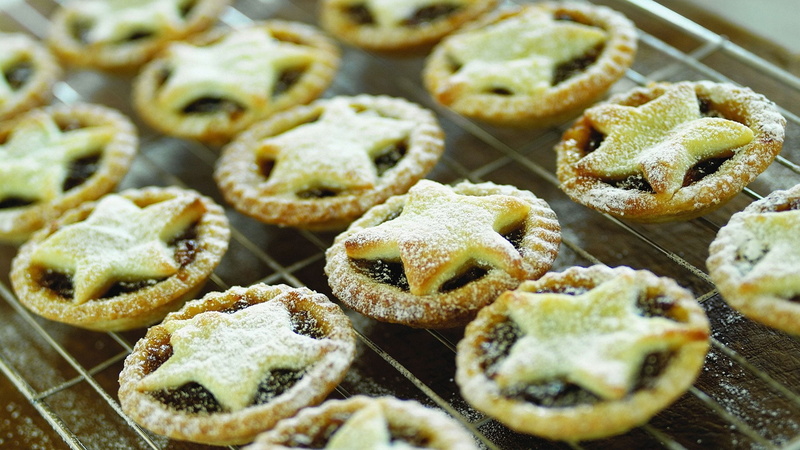 star, baked, indulgence, food and drink, ready-to-eat, baked pastry item, batch, cookie, close-up, christmas, sweet food, cooling rack, cookies, still life