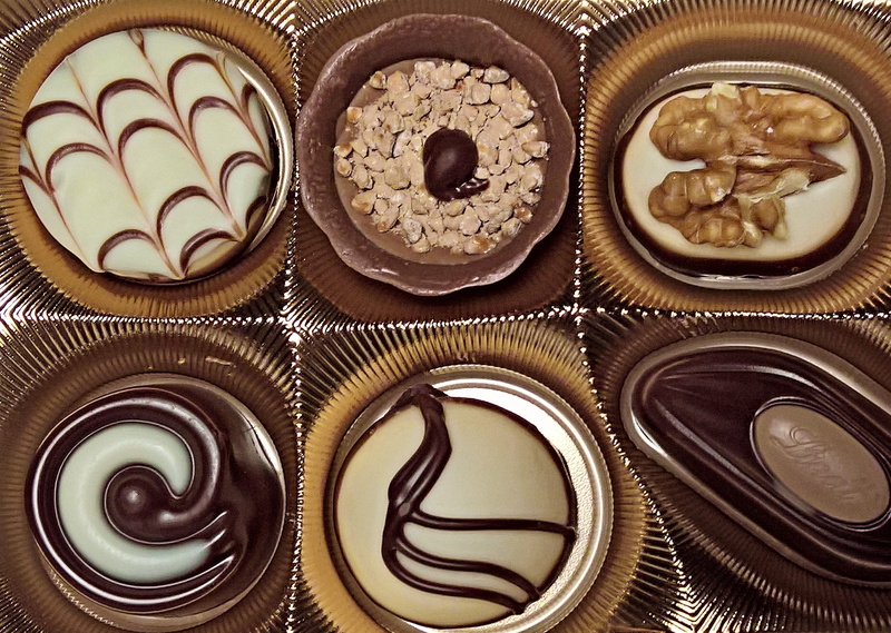 confectionery, enjoy, delicate, confectionery box, indulgence, unhealthy eating, directly above, chocolates, chocolate, different chocolates, still life