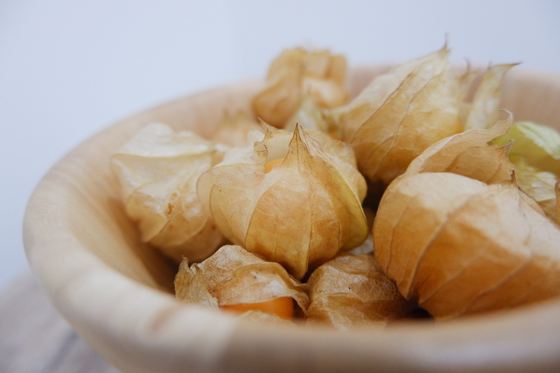 5K, selective focus, food and drink, white background, snack, fruit, studio shot, indoors, focus on foreground, food, unsteadily, cape gooseberry, healthy eating