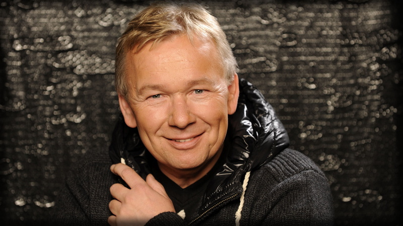 aging Process, human Face, one Man Only, front view, senior Adult, adults Only, headshot, mature Men, copy Space, smiling, close-up, black, clothes, 1080P