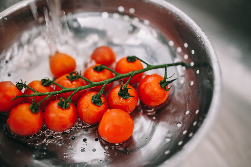 household equipment, bean, focus on foreground, no people, food, preparing food, kitchen utensil, kitchen, fruit, bowl, vegetable, water, wellbeing, domestic room