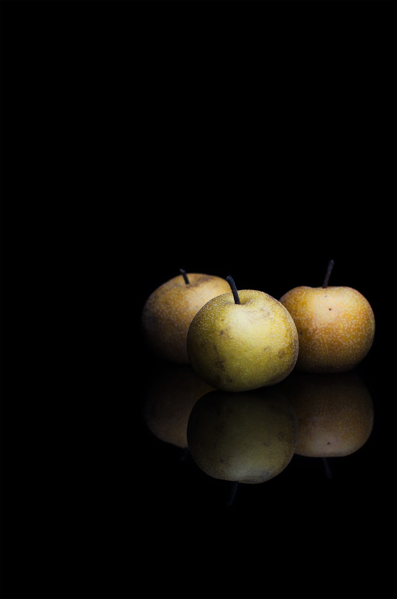 no people, ripe, indoors, green apples, still life, raw food, close-up, green, copy space, food and drink, dimmed, cut out, reflection, health, wellbeing