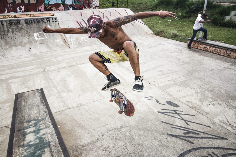 real people, young men, only men, adult, people, Fly, casual clothing, motion, healthy lifestyle, extreme sport, extreme sports, skateboard park, sports equipment