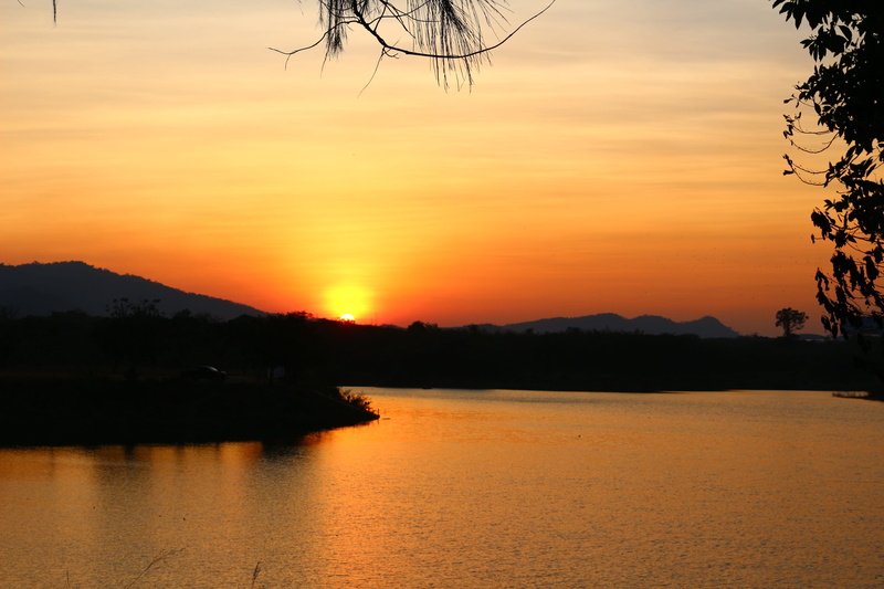 the sun, park, shadow, Pretty, sun, reflection, lake, background, plant, relax, Sunset, evening, idyllic, water, tranquil scene, sea, mountain, tranquility