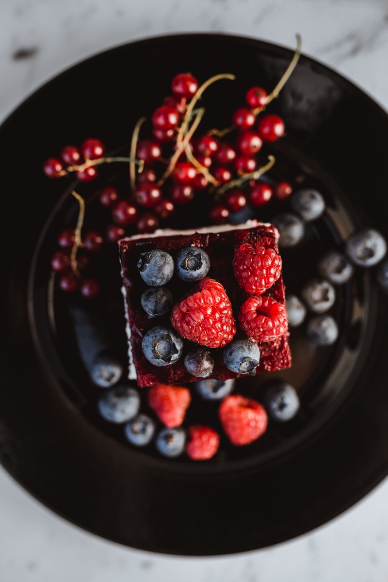 homemade, cheese cake, raspberry, high angle view, breakfast, fruit, blueberries, no people, indoors, blueberry, dessert, close-up, berry fruit, sweet food