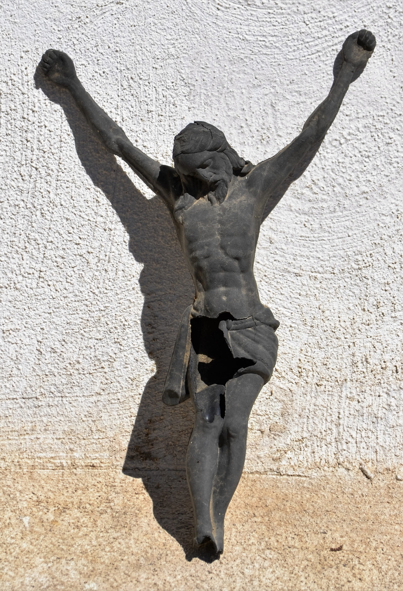 full length, architecture, arms raised, limb, 2K, arms outstretched, nature, creativity, no people, male likeness, Cruz, outdoors, human arm, wall - building feature