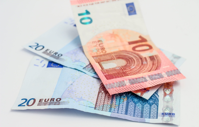 20 euros, no people, 5K, economy, euros, consumerism, banknotes, currency, paper money, 10 euros, finance, abundance, finance and economy, studio shot